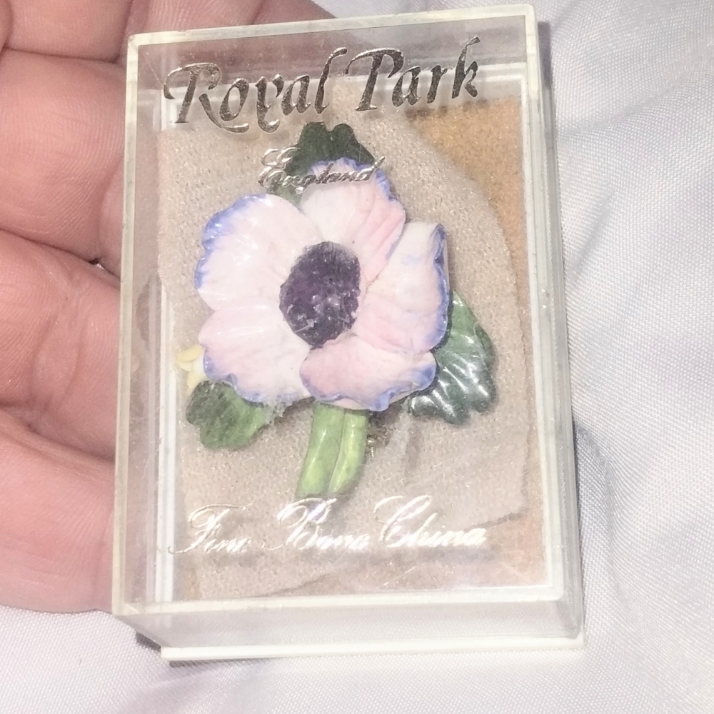 Vtg 1960S Royal Park England Ceramic Flower Pin Brooch in Box
